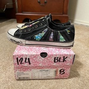 Women’s Ed Hardy low rise Dubai shoes. Black. Size 8.